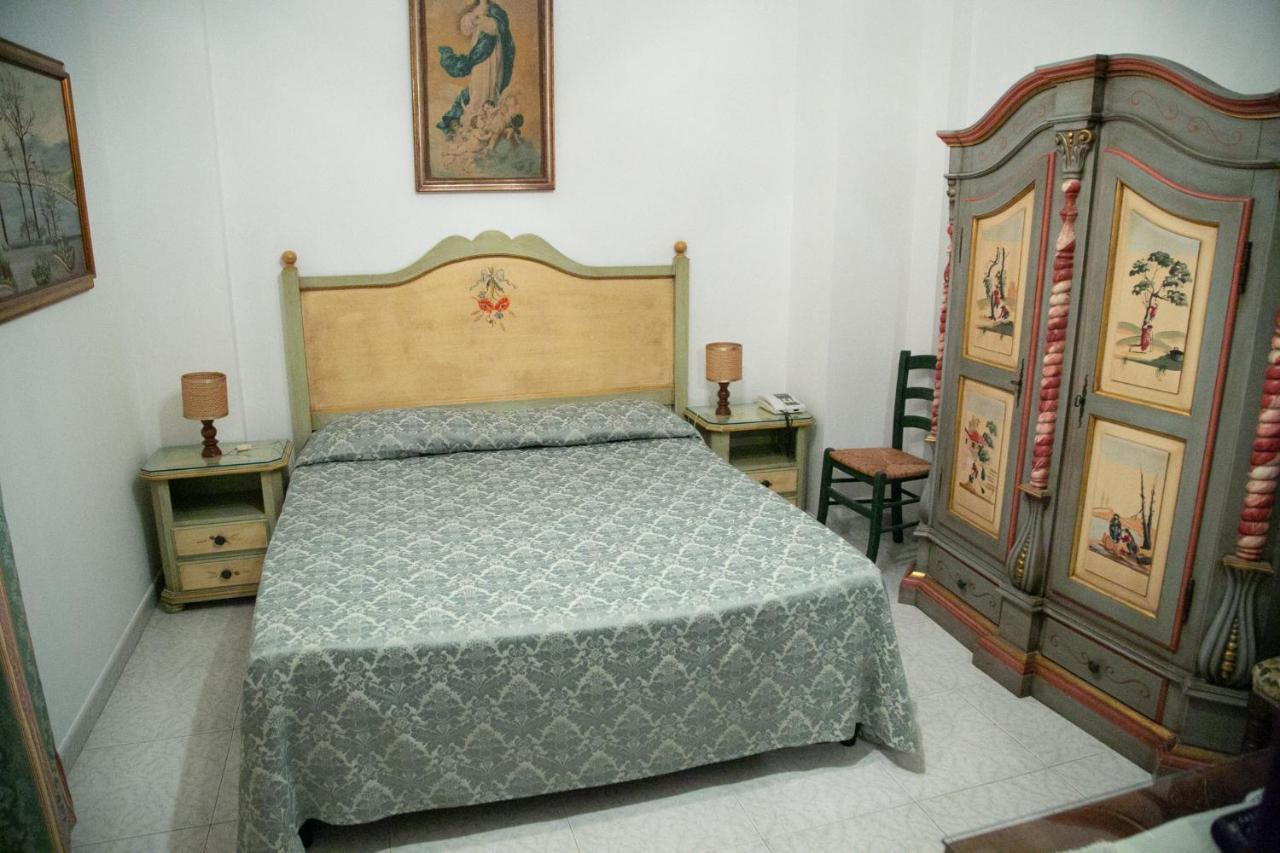 Hotel La Riva Giardini Naxos Exterior photo