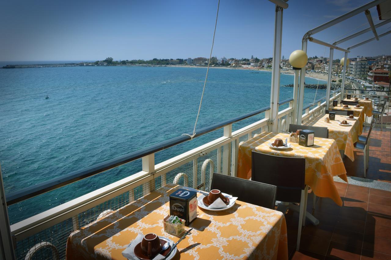 Hotel La Riva Giardini Naxos Exterior photo