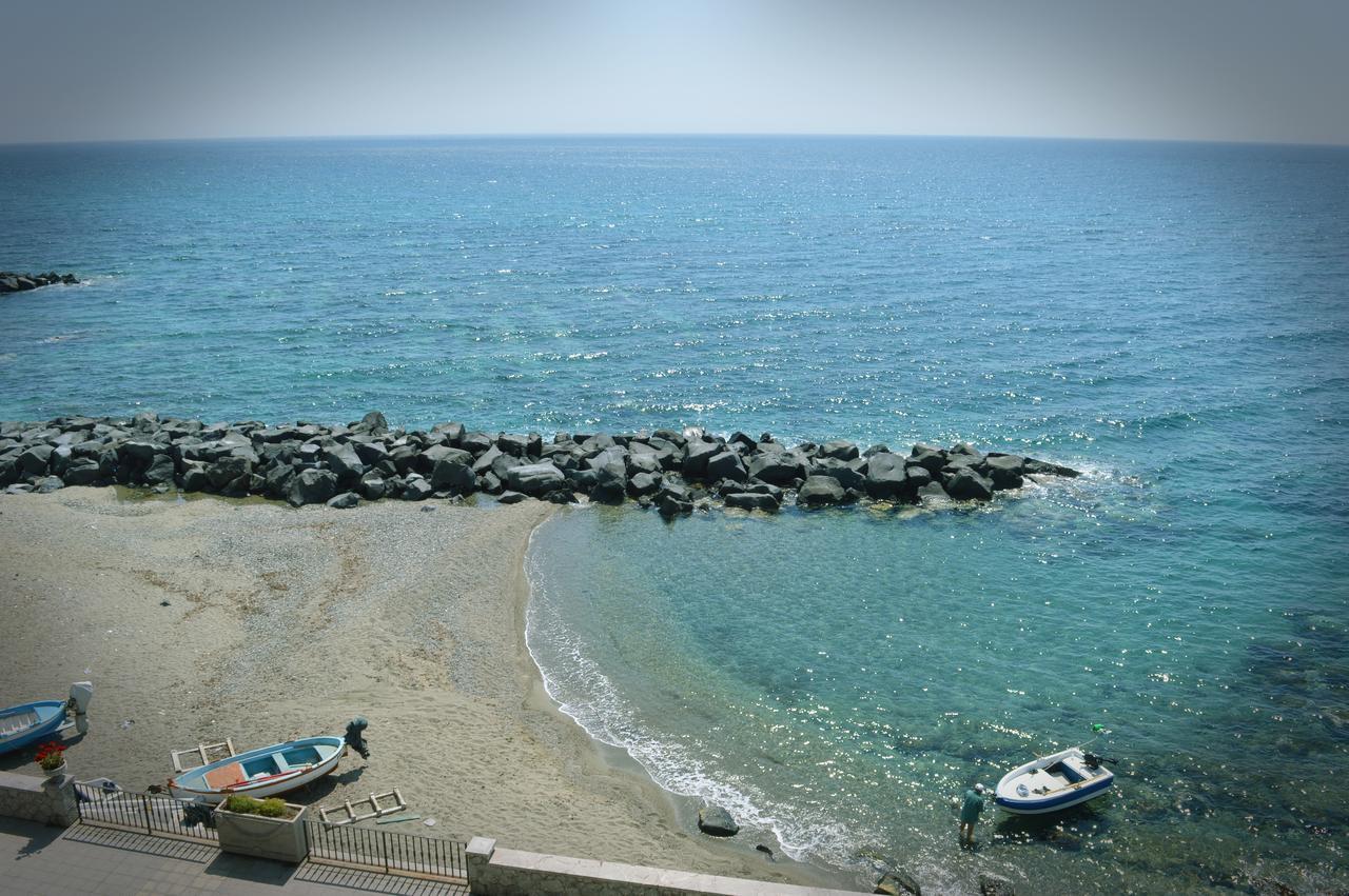 Hotel La Riva Giardini Naxos Exterior photo