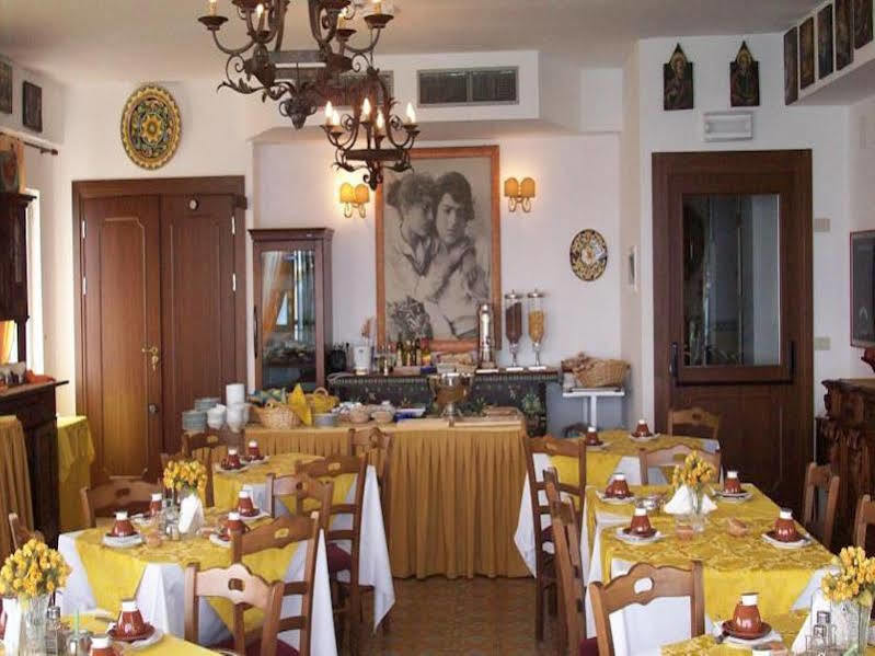 Hotel La Riva Giardini Naxos Exterior photo