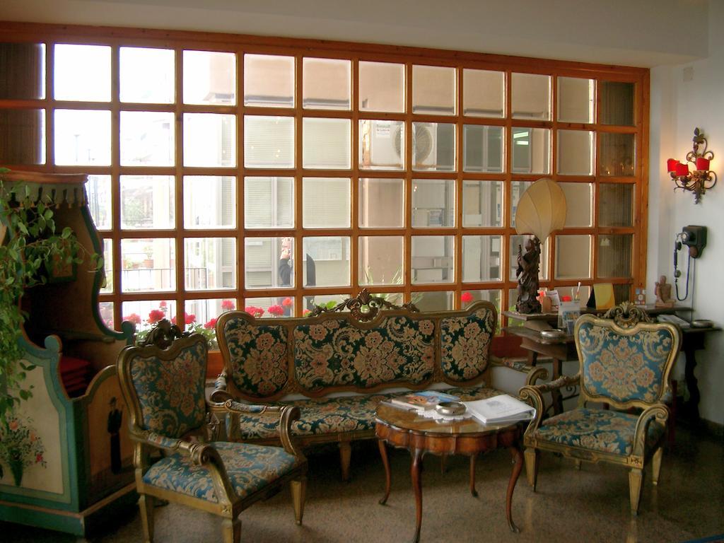 Hotel La Riva Giardini Naxos Exterior photo
