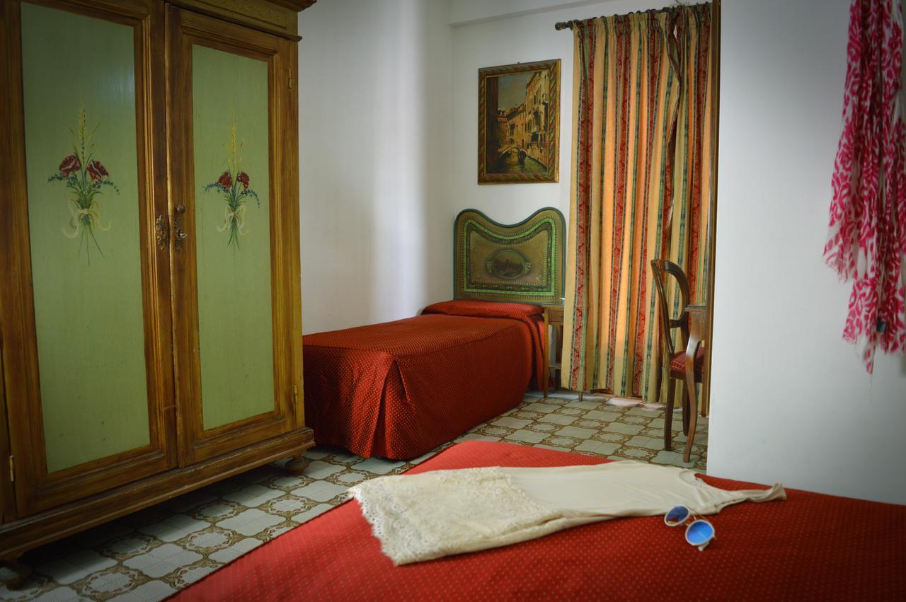 Hotel La Riva Giardini Naxos Exterior photo